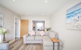 Host & Stay - Sunflower Cottage